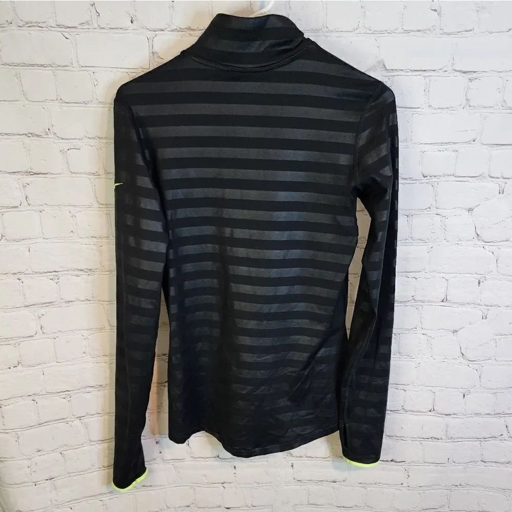 Women's Nike Dri-Fit athletic zip-up sweater, size Medium - Picture 4 of 4